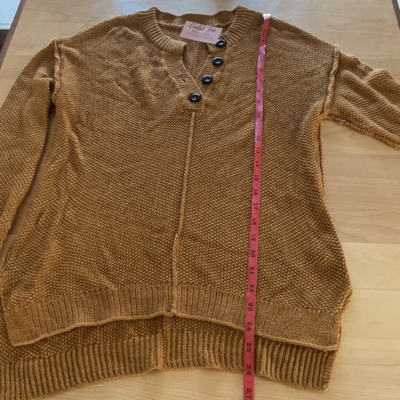 Boutique sweater, comfy with button details. New with tags Measurements in photo - Picture 7 of 10